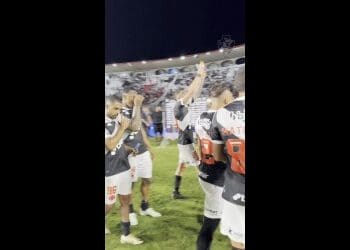 Confira a celebração dos atletas do Vasco após a conquista em São Januário.