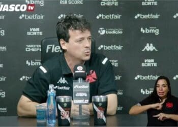 Fernando Diniz chama a torcida do Vasco para o confronto com o Operário em São Januário.