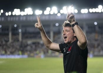 Veja outros pontos abordados por Fernando Diniz na coletiva após Vasco 3 x 0 Fortaleza.