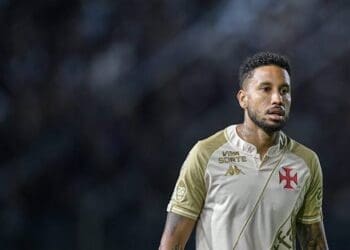 Jair ganha aproximadamente R$ 900 mil mensalmente no Vasco.