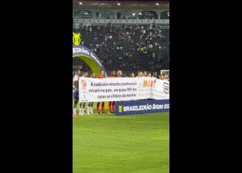 Vasco x Fortaleza promoveu campanha de conscientização sobre o Maio Laranja; assista ao vídeo