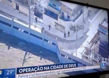 Ação policial ocorre desde a manhã desta segunda-feira nas proximidades do CT Moacyr Barbosa.