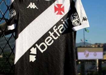 Vasco atuará com a camisa preta diante do Operário.