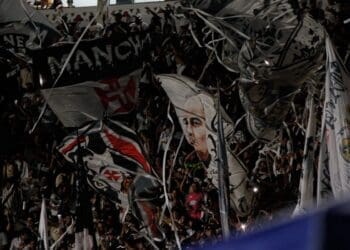 Vasco compartilha imagens da torcida em São Januário: ‘A mais fiel sempre ao nosso lado’