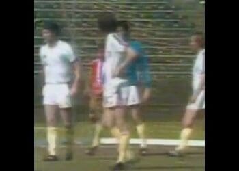 Confira o primeiro gol de Roberto Dinamite representando a Seleção Brasileira, em amistoso contra a Inglaterra em 1976.