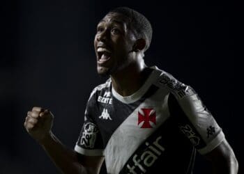 Rayan e Fernando Diniz desenvolvem vínculo estreito no começo da trajetória do treinador no Vasco