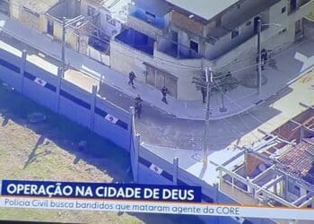 Reportagem da TV Globo captura disparo de tiros nas proximidades do CT Moacyr Barbosa; confira