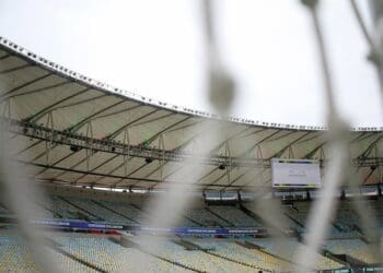 Vasco compartilha imagens do Maracanã antes da partida contra o Fluminense; confira