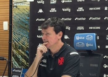 Veja outros assuntos abordados por Fernando Diniz na coletiva após Fluminense 2 x 1 Vasco.