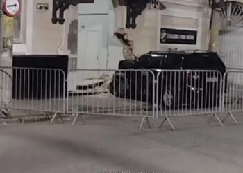 Veículo colide contra muro de São Januário e uma pessoa falece