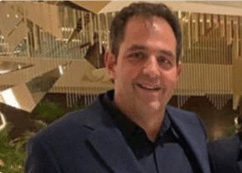 Empresário de Diniz, Giuliano Bertolucci irá auxiliar o Vasco na procura por reforços na próxima janela.