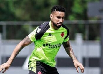 Jair praticou com a equipe principal e provavelmente será o substituto de Hugo Moura no duelo contra o Melgar.