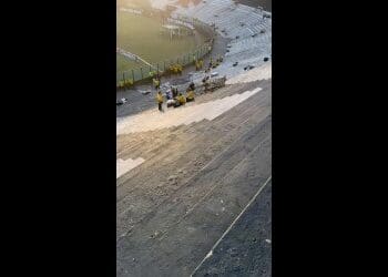 Fãs chegam a São Januário; assista ao vídeo