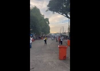 Observe o tráfego nas proximidades de São Januário.