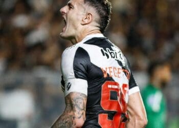Vegetti iguala Bernardo, principal goleador do Vasco na Sul-Americana, com 4 gols.