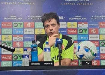 Fernando Diniz comenta sobre Garré: ‘Ele demonstrou qualidade e aptidão nas últimas sessões de treino’