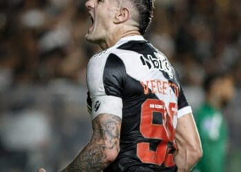 Com 18 gols, Vegetti se destaca como o artilheiro solitário do futebol brasileiro em 2025