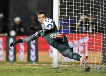 Carlos Amodeo discute as renovações de Philippe Coutinho e Léo Jardim