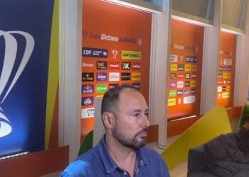 Carlos Amodeo planeja o confronto contra o Independiente del Valle no playoff da Sul-Americana.