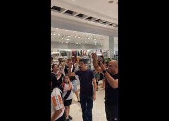 Vasco, com Mauro Galvão e Donizete, inaugura loja oficial em Serra; assista ao vídeo