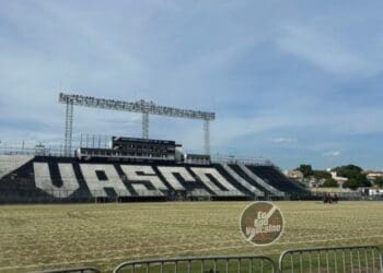 Imagens revelam a revitalização do gramado de São Januário; confira