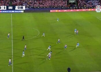 Galarza, ex-jogador do Vasco, marca gol pelo Paraguai contra o Uruguai nas Eliminatórias; confira