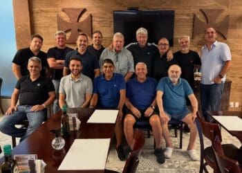 Médico tricampeão pelo Vasco, Dr. Clóvis Munhoz celebra 75 anos em grande estilo no São Januário