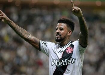 Vasco estabeleceu comunicação com a equipe de Paulinho para tratar da renovação, mas não obteve resposta.
