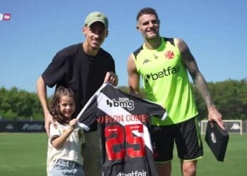 Marlon Gomes visita o CT do Vasco: ‘Espero que em breve possamos retornar’