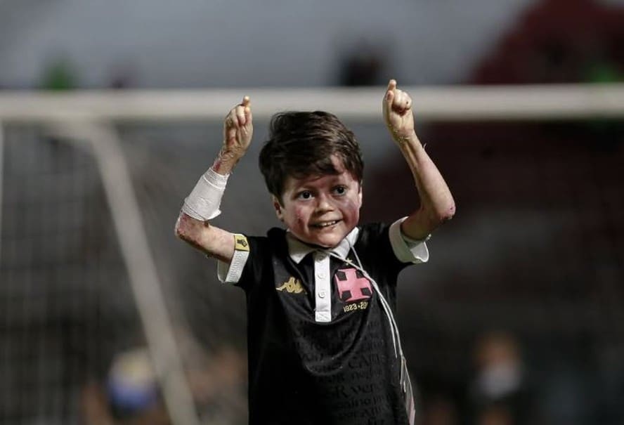 20250608-012345-1-menino-gui-o-maior-torcedor-do-mundo-foto-rep-instagram-1 Menino Gui, o maior torcedor do mundo — Foto: rep/ instagram