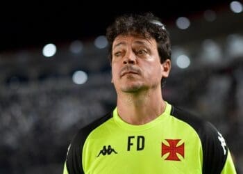 Elenco do Vasco irá tirar férias após a partida contra o São Paulo, enquanto a diretoria procurará novos reforços.