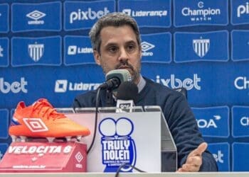 Proposta financeira e laços familiares influenciam a decisão do executivo Eduardo Freeland em fechar com o Vasco