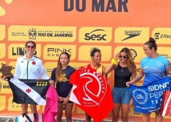 Maratonas Aquáticas: Gloria Raizer alcança 4º lugar no Rei e Rainha da Praia em Cabo Frio