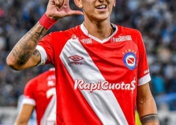 Palmeiras e Cruzeiro também têm interesse em Alan Lescano, além do Vasco, afirma jornalista argentino.