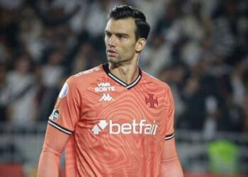 Vasco realiza pagamento de dívida com o agente de Léo Jardim.