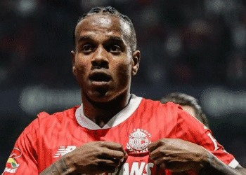 Vasco enfrentará disputa com São Paulo e Corinthians pela aquisição de Helinho, do Toluca.