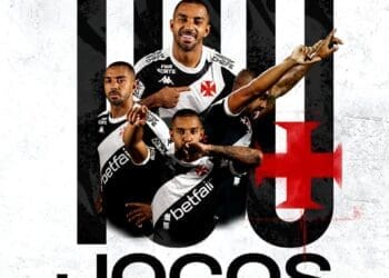 Vasco celebra Paulo Henrique, que atinge a marca de 100 jogos com o manto do clube