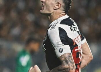Vegetti alcançou a marca de 30 gols pelo Vasco no Campeonato Brasileiro