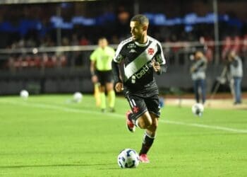 Philippe Coutinho comenta sobre a vitória e sugere possibilidade de permanência no Vasco