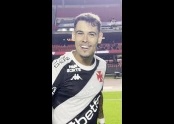Vasco compartilha vídeo de Hugo Moura e Lucas Freitas celebrando a vitória contra o São Paulo; assista