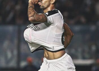 Paulo Henrique se destaca entre os 3 melhores laterais do Campeonato Brasileiro em 4 categorias estatísticas.