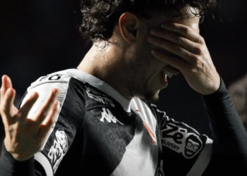 Vasco felicita Nuno Moreira, o aniversariante do dia.