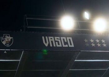 Nova camiseta preta será apresentada no dia 27; confira o vídeo