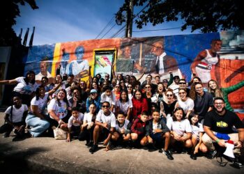 Adhemar Ferreira da Silva, vascaíno e medalhista olímpico, recebe mural em sua homenagem na Barreira do Vasco.