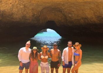 Famílias de Alex Teixeira e Nenê aproveitam as férias em Portugal juntas