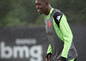 Rayan deve seguir no Vasco após chegada de Admar Lopes