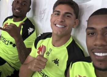 Nesta segunda-feira, Diego Minete, Luis Felipe e Lucas Melim treinaram com os profissionais.