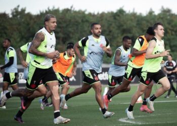 David se dedicou aos treinos com os colegas nesta 2ª-feira.