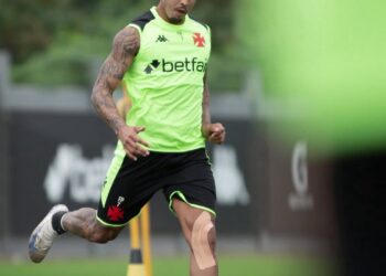 David e Estrella são liberados pelo DM e voltam a ficar à disposição.