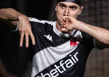 Lucas Piton estabelece novo recorde de minutos jogados pelo Vasco em uma edição do Brasileirão em 2023.